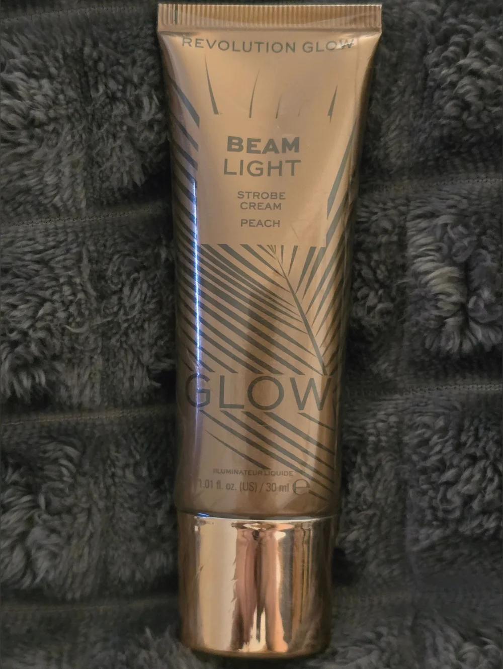 Revolution Beam Light Strobe Cream Peach NIP